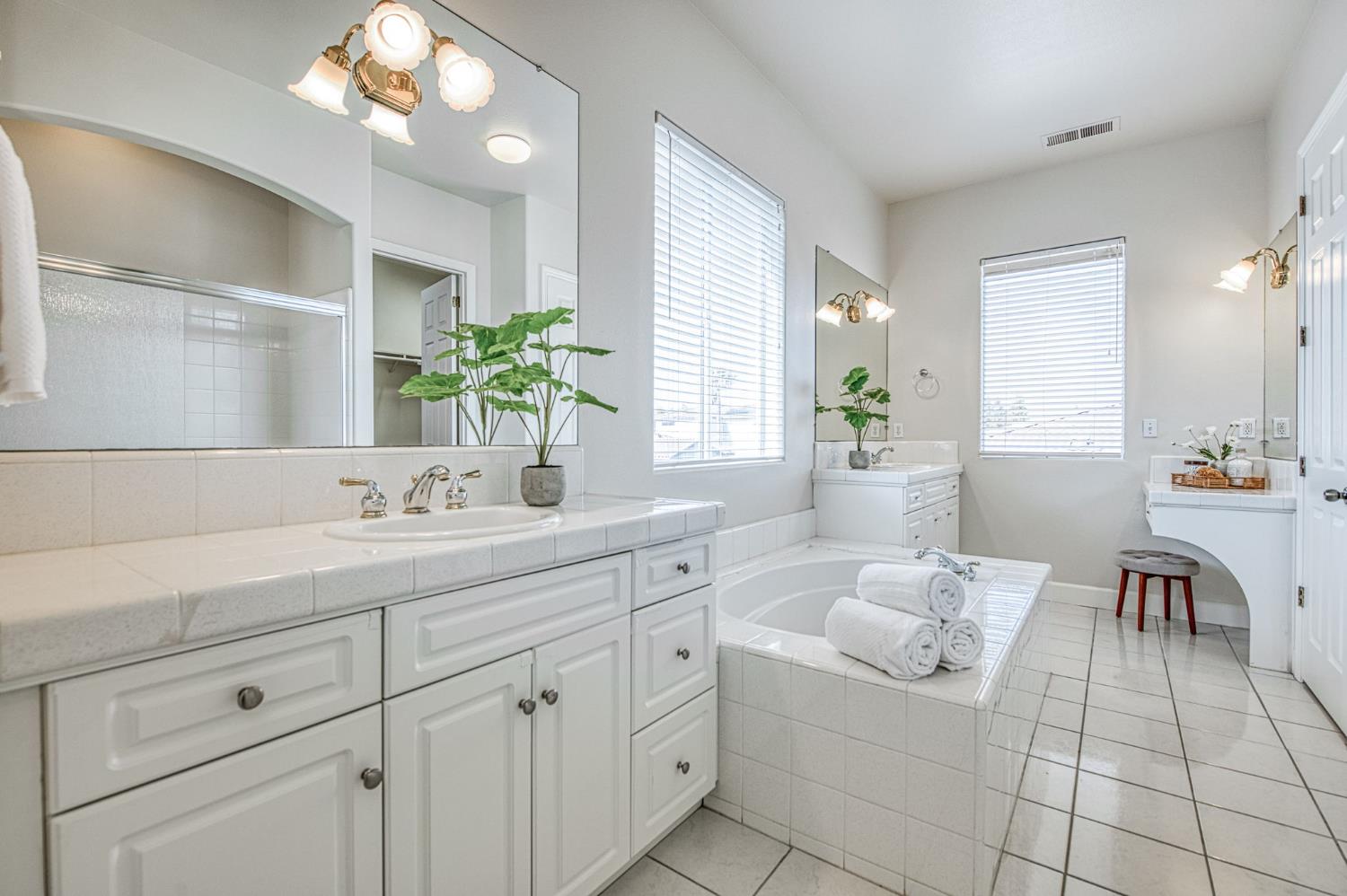 1420 N Dewitt Ave, Clovis, CA 93619