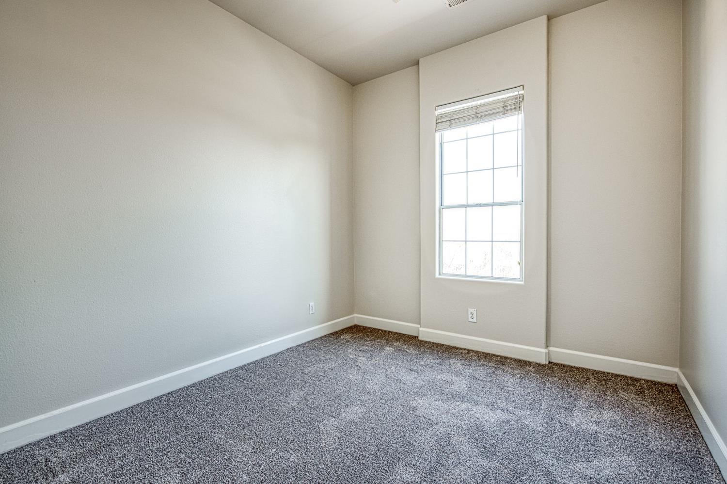 1420 N Dewitt Ave, Clovis, CA 93619