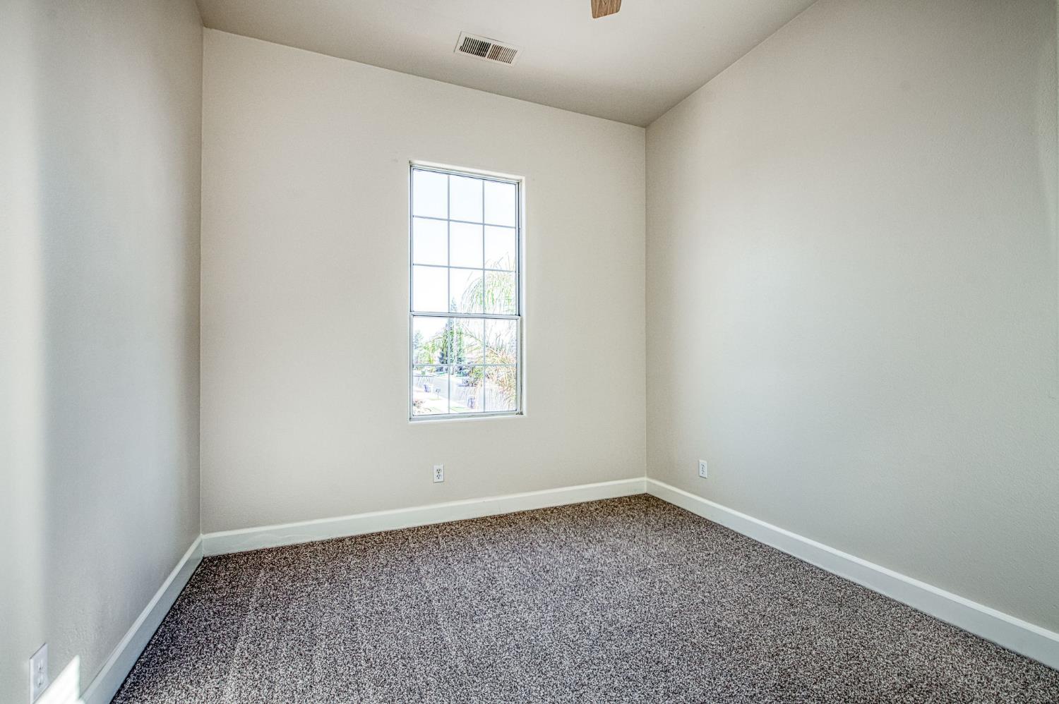 1420 N Dewitt Ave, Clovis, CA 93619