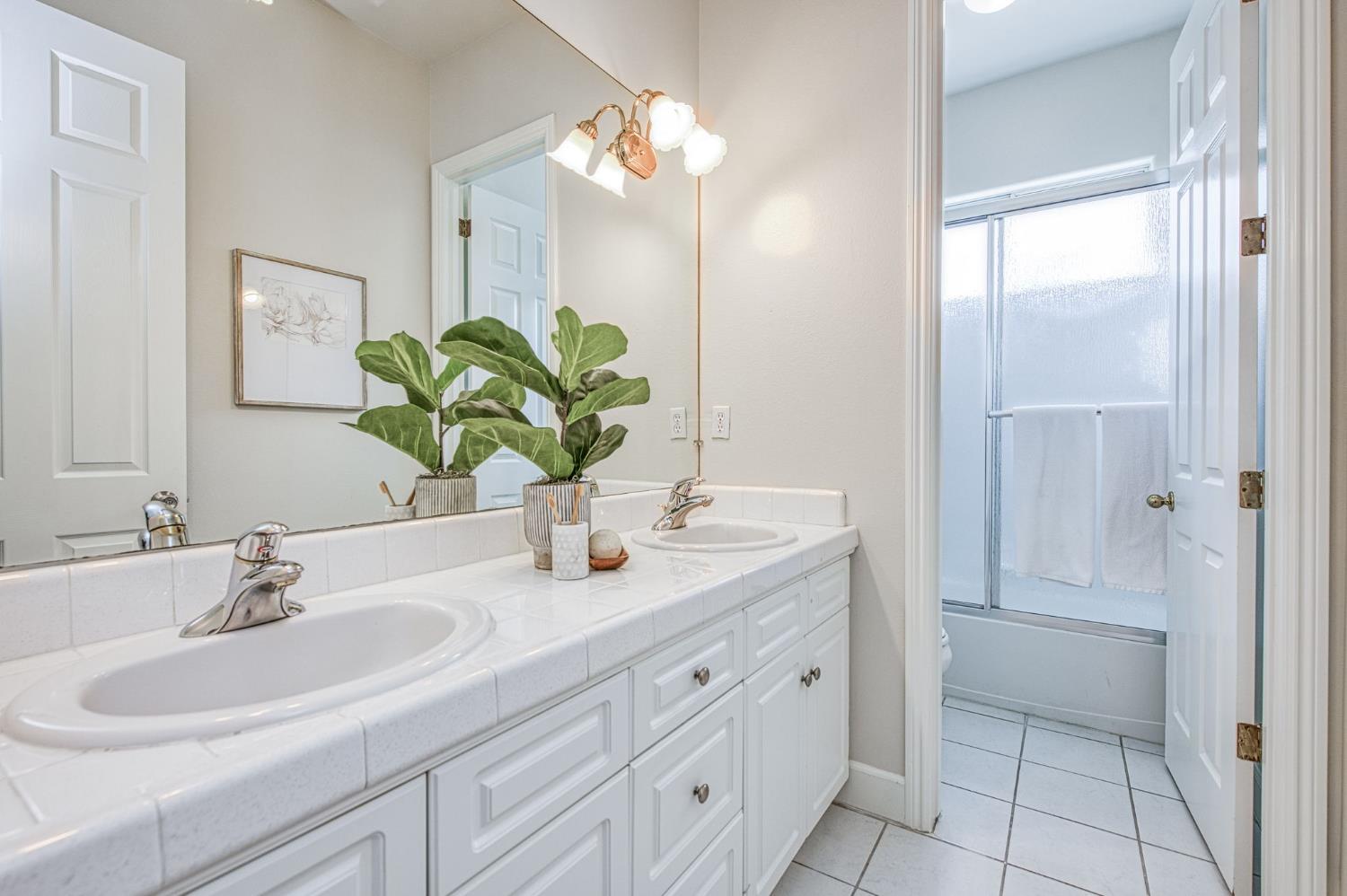 1420 N Dewitt Ave, Clovis, CA 93619