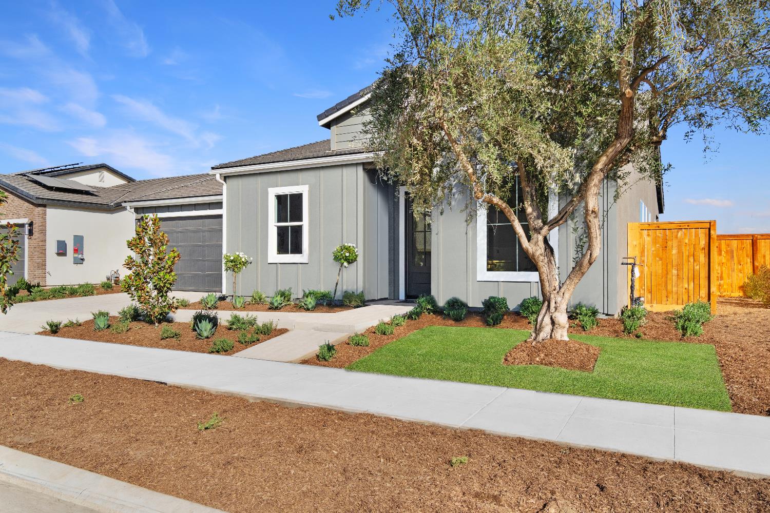 2283 N Argyle Ave, Clovis, CA 93619