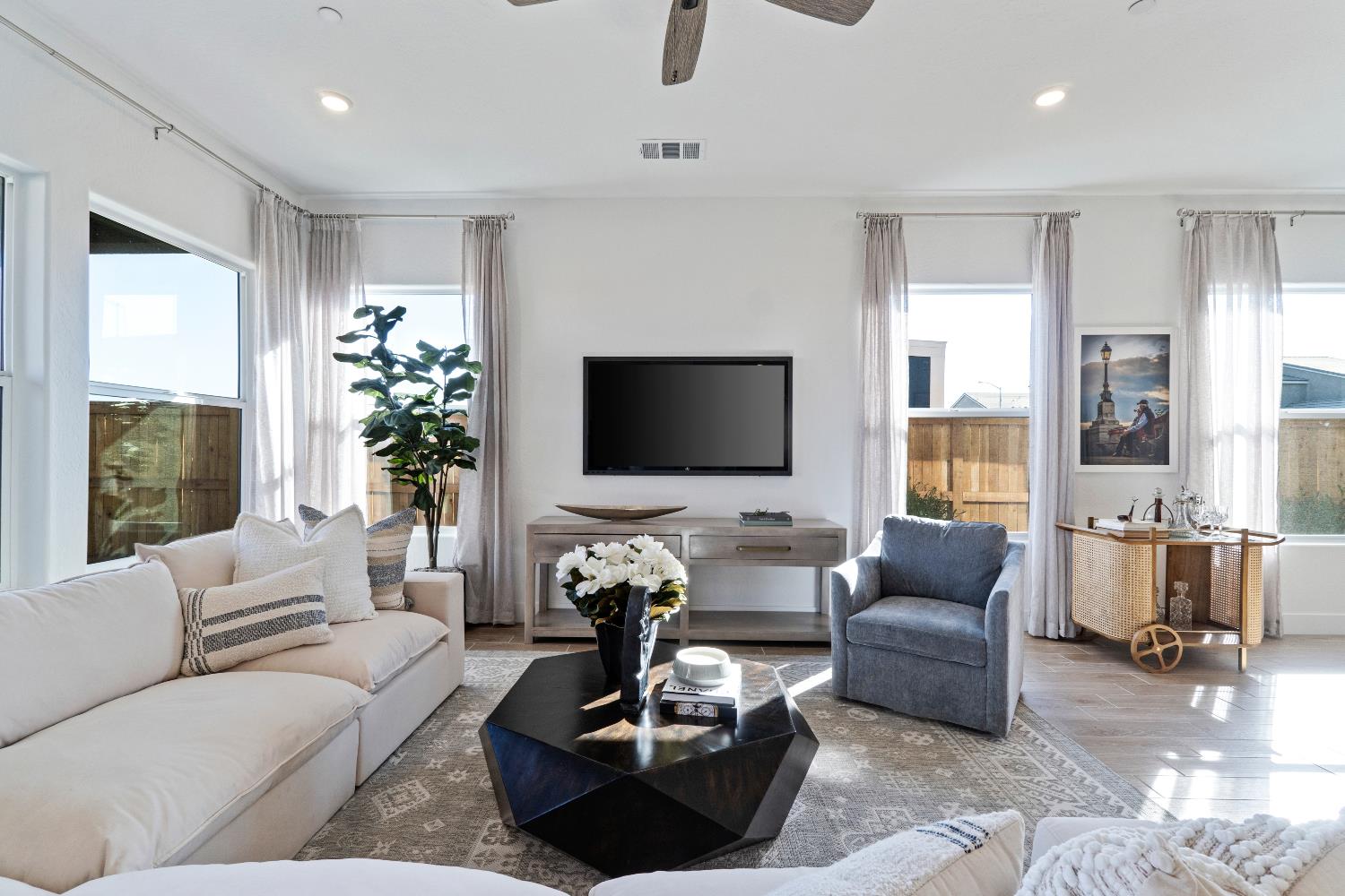 2283 N Argyle Ave, Clovis, CA 93619