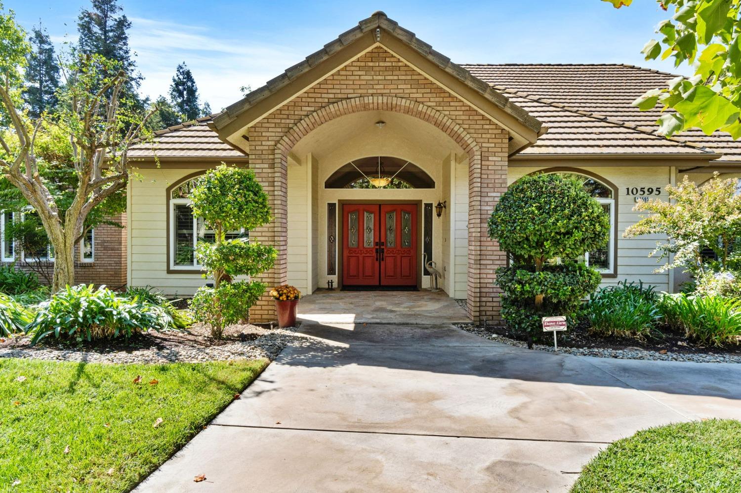 10595 E San Felipe Ave, Clovis, CA 93619