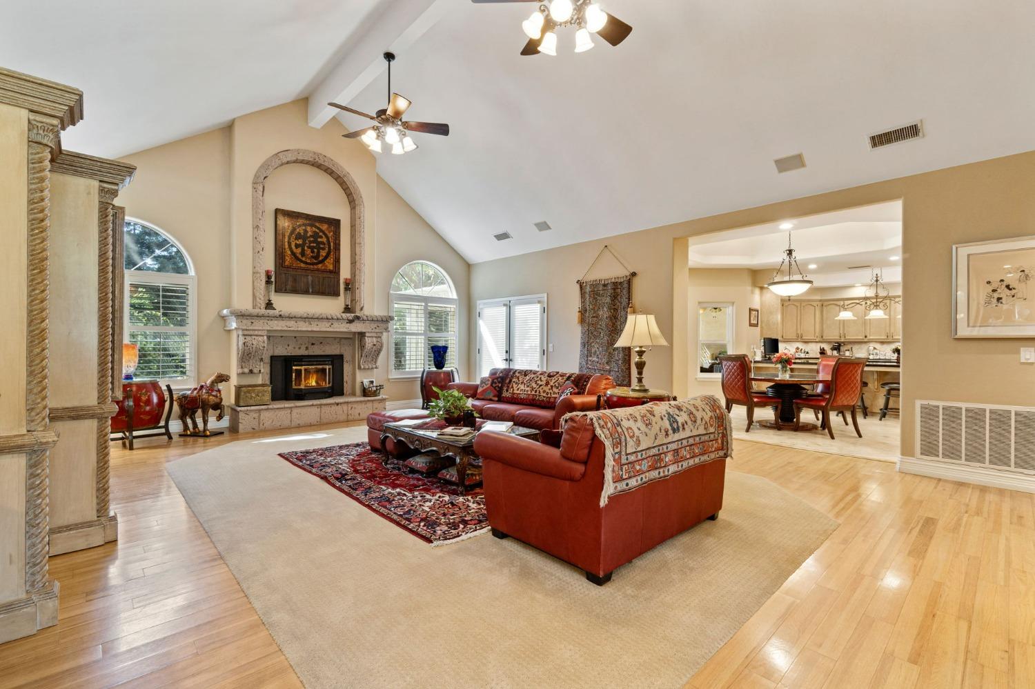 10595 E San Felipe Ave, Clovis, CA 93619