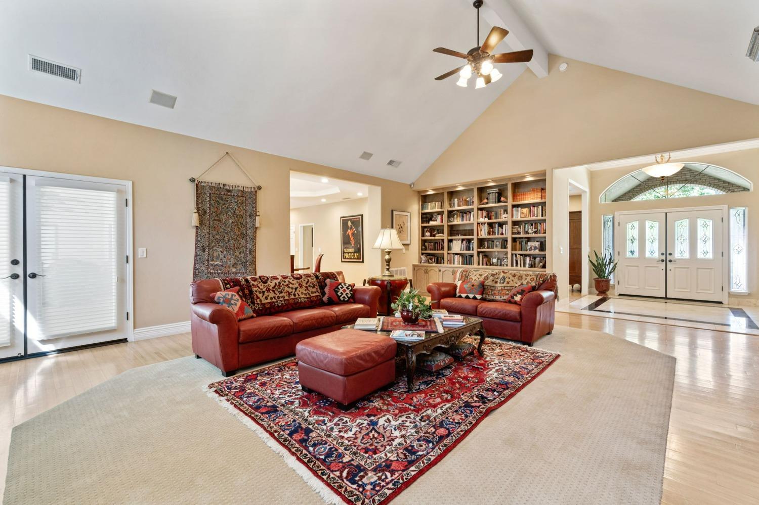 10595 E San Felipe Ave, Clovis, CA 93619