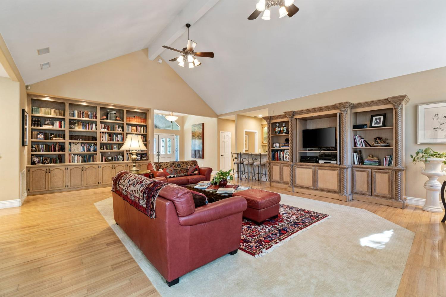 10595 E San Felipe Ave, Clovis, CA 93619