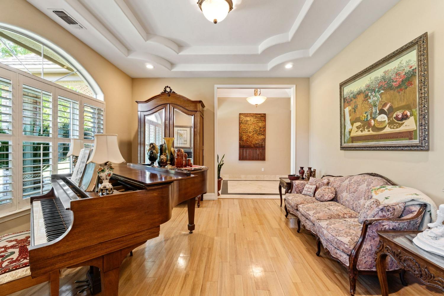 10595 E San Felipe Ave, Clovis, CA 93619