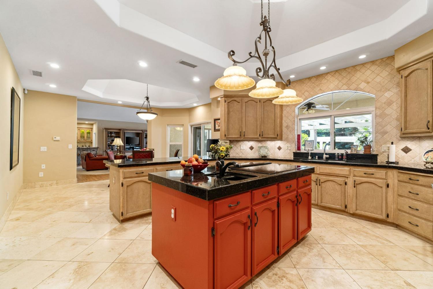 10595 E San Felipe Ave, Clovis, CA 93619