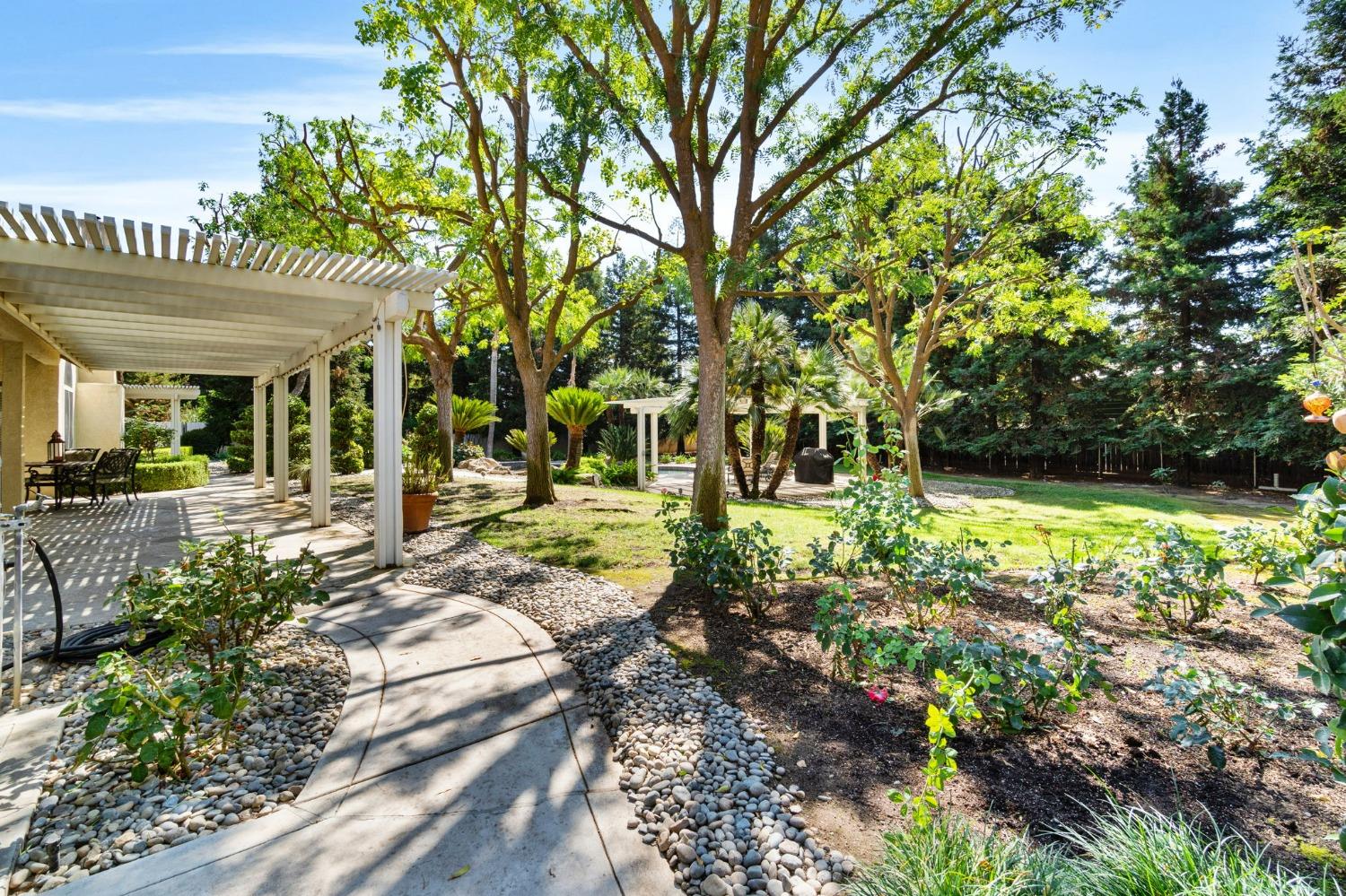 10595 E San Felipe Ave, Clovis, CA 93619