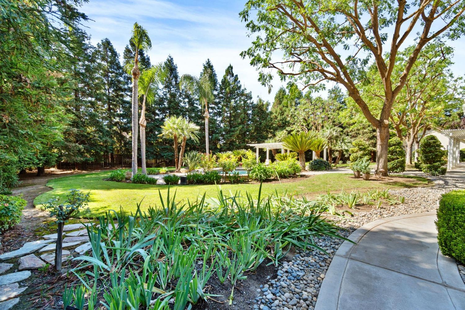 10595 E San Felipe Ave, Clovis, CA 93619