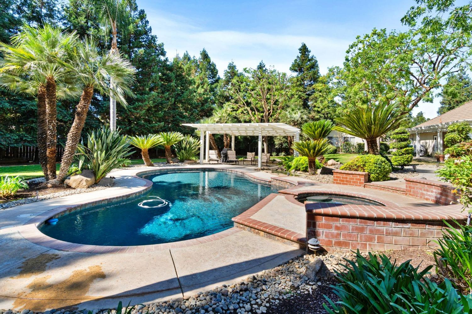 10595 E San Felipe Ave, Clovis, CA 93619