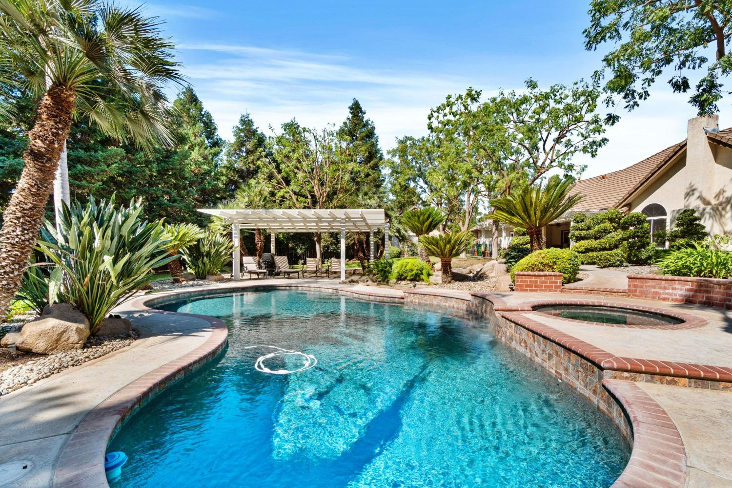 10595 E San Felipe Ave, Clovis, CA 93619