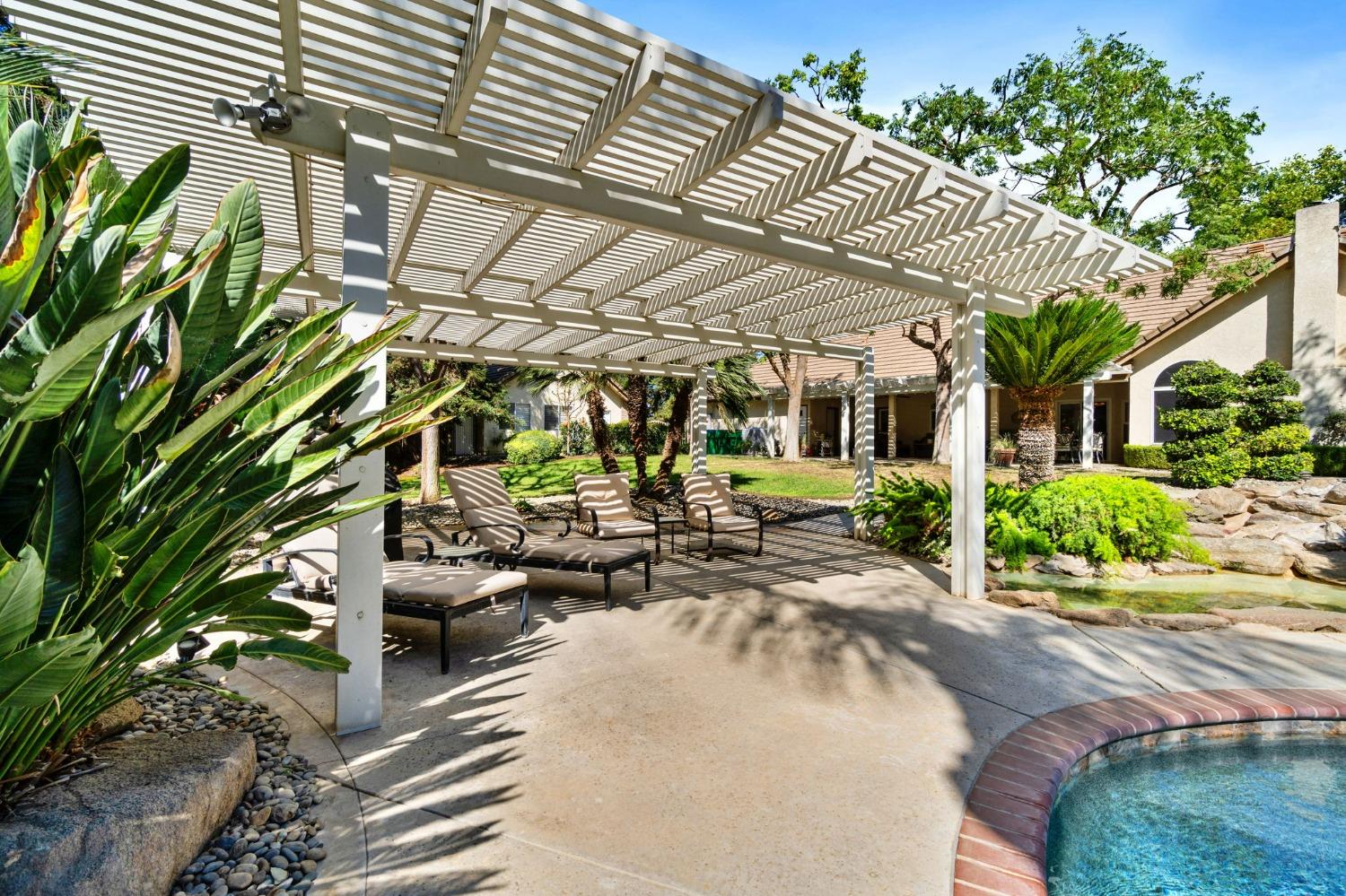 10595 E San Felipe Ave, Clovis, CA 93619