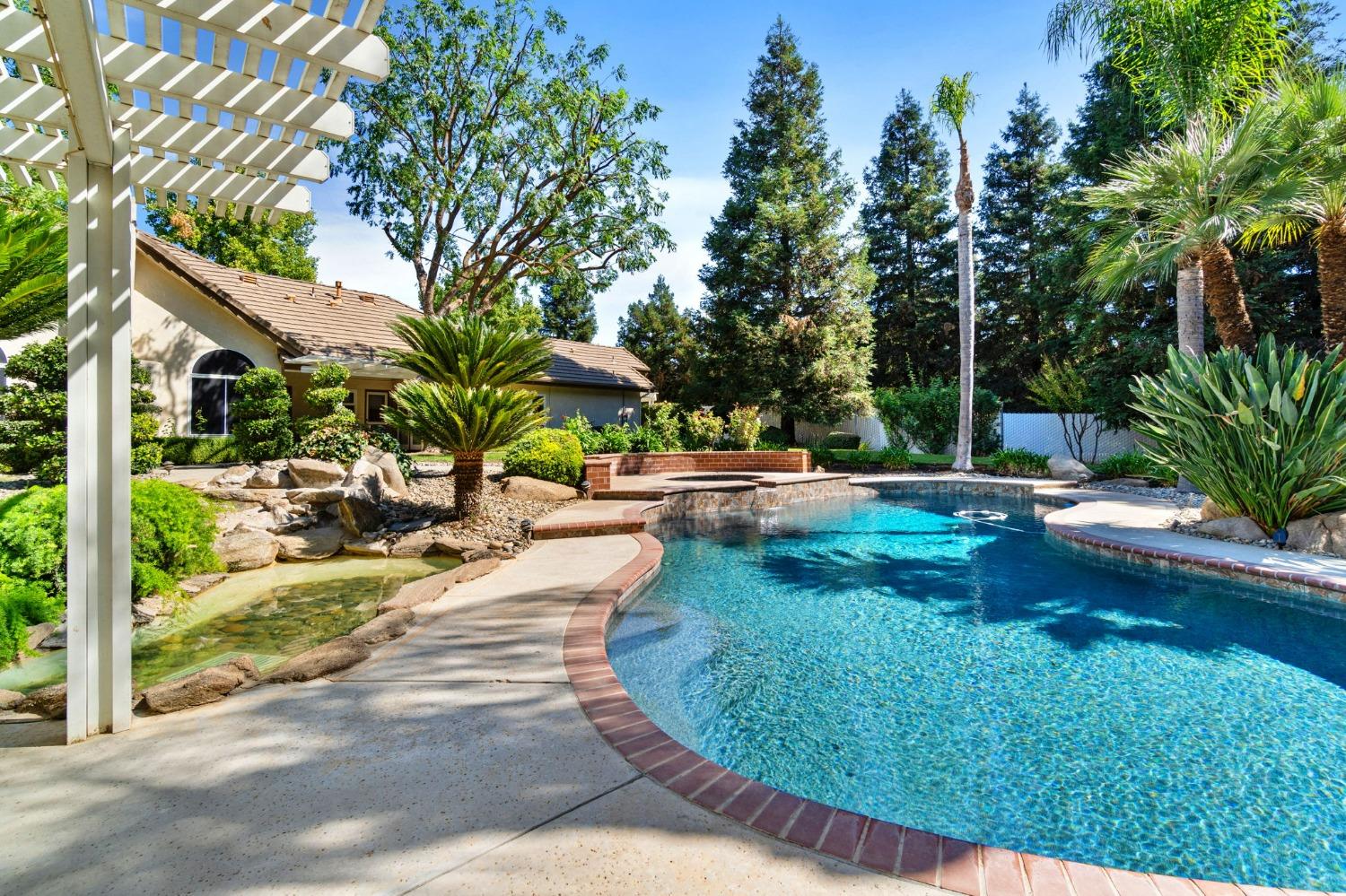 10595 E San Felipe Ave, Clovis, CA 93619