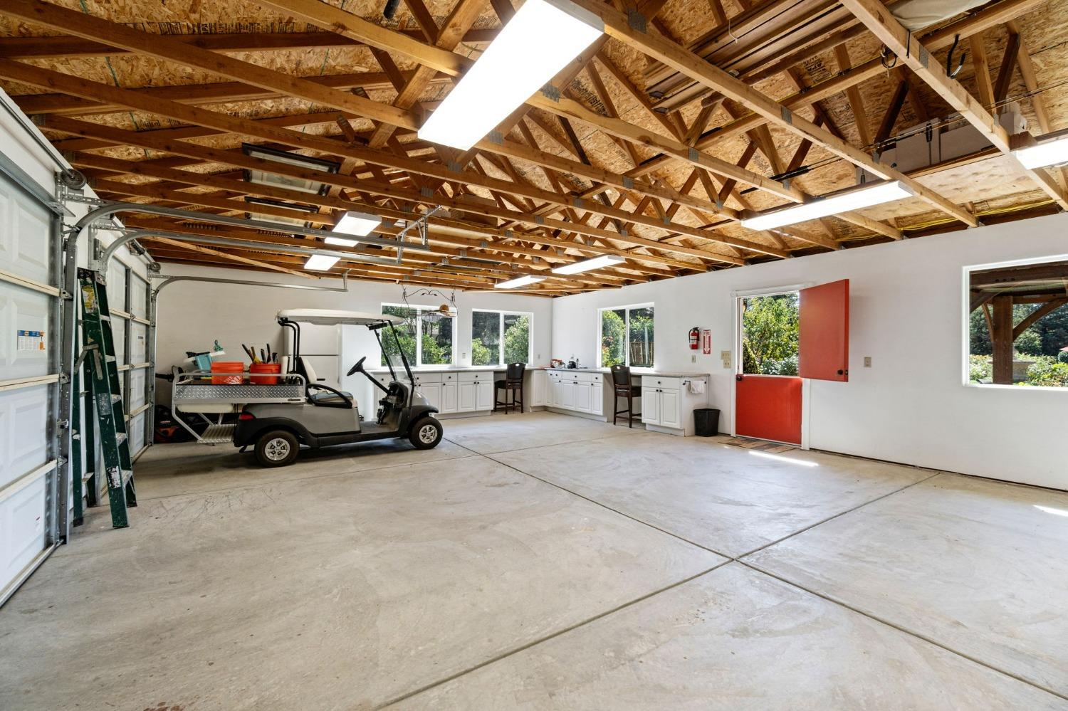 10595 E San Felipe Ave, Clovis, CA 93619