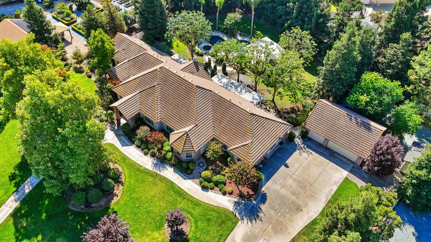 10595 E San Felipe Ave, Clovis, CA 93619