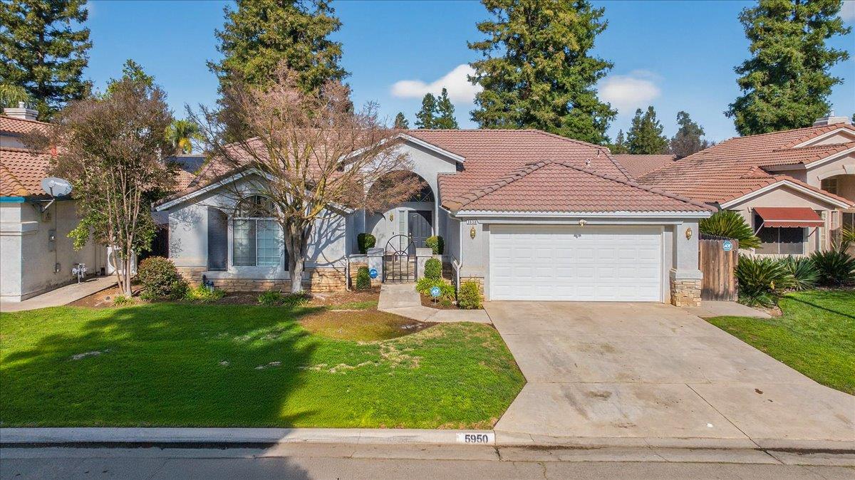 5950 W Chennault Ave, Fresno, CA 93722