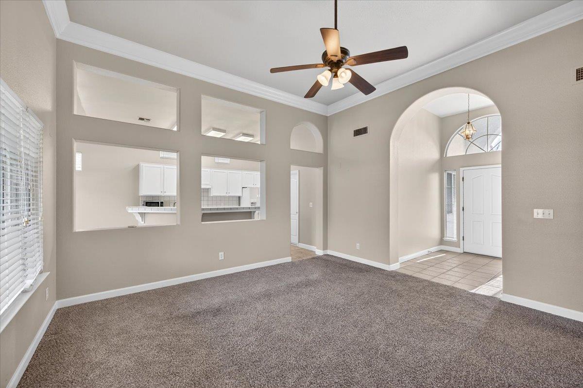 5950 W Chennault Ave, Fresno, CA 93722