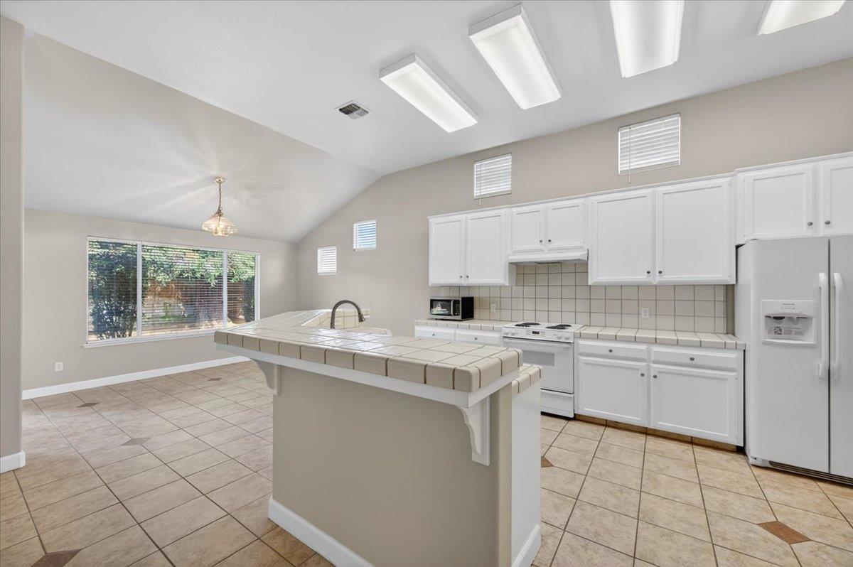 5950 W Chennault Ave, Fresno, CA 93722