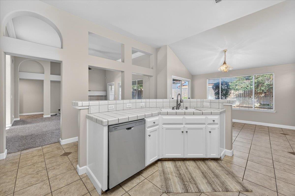 5950 W Chennault Ave, Fresno, CA 93722