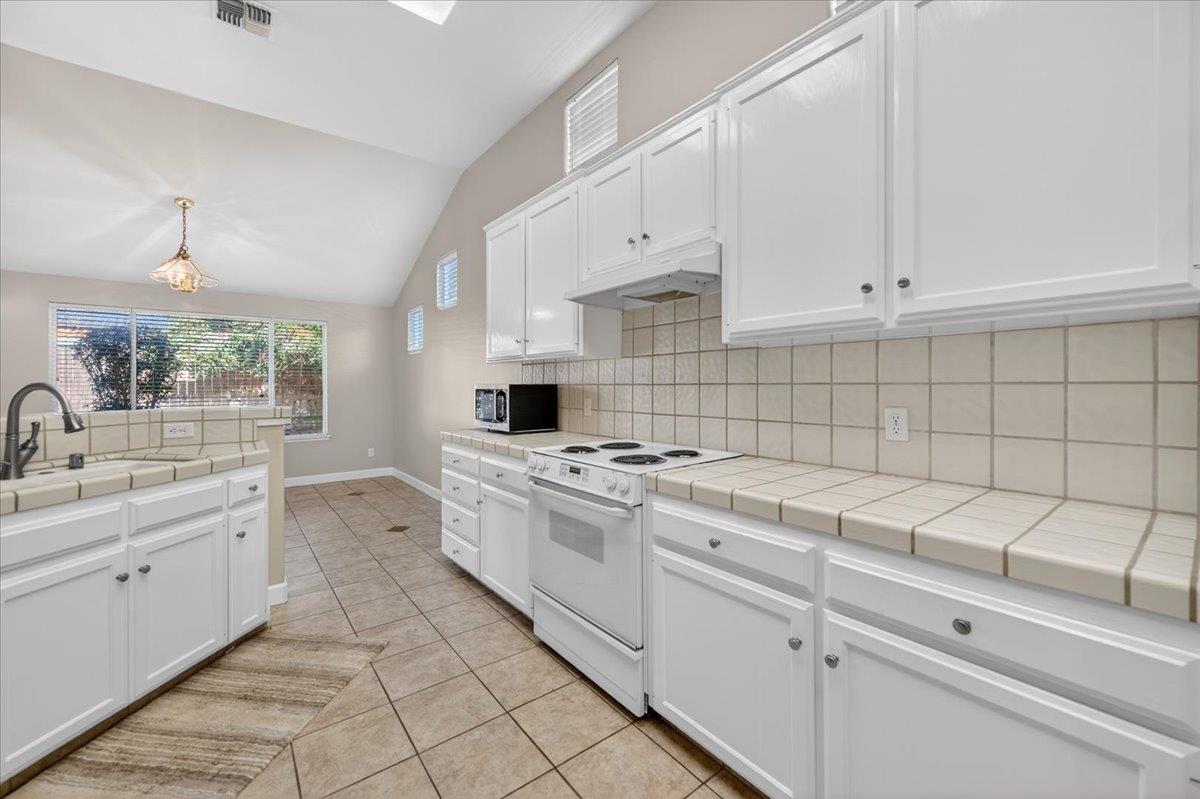 5950 W Chennault Ave, Fresno, CA 93722