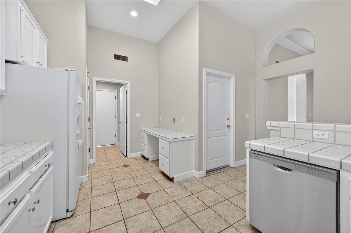 5950 W Chennault Ave, Fresno, CA 93722