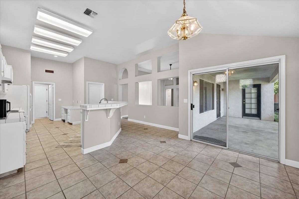 5950 W Chennault Ave, Fresno, CA 93722