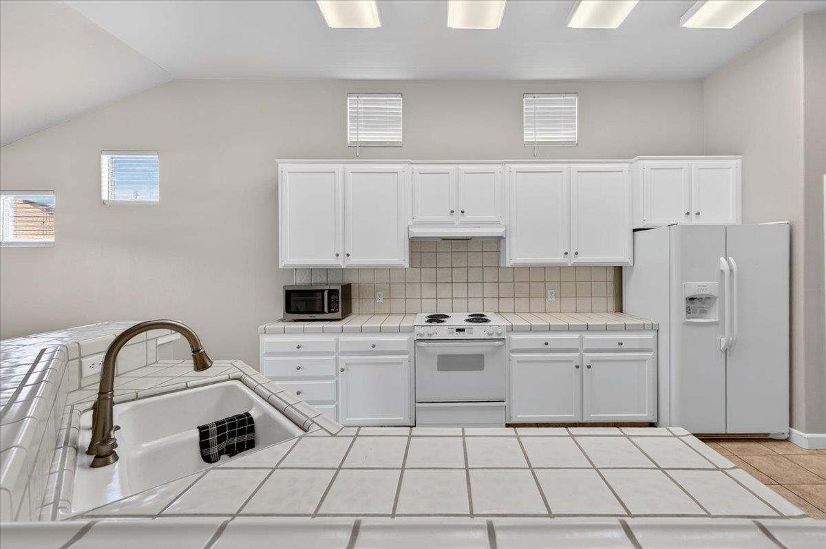 5950 W Chennault Ave, Fresno, CA 93722