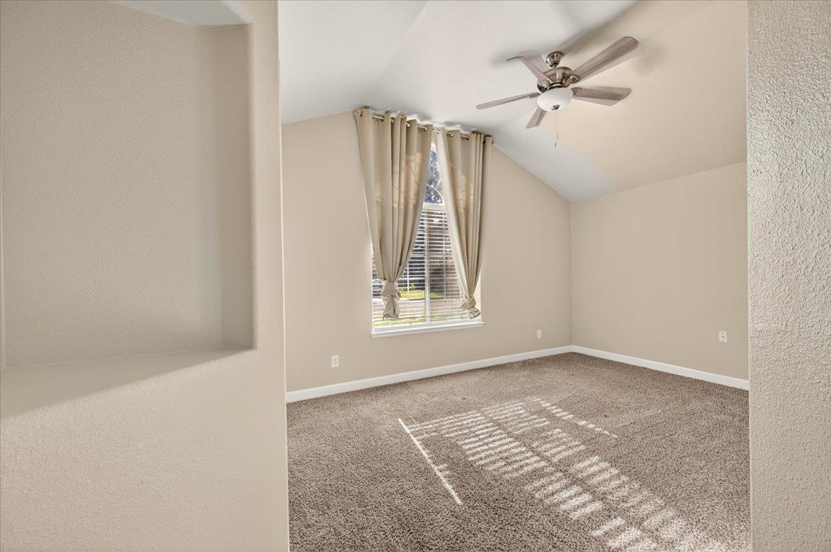 5950 W Chennault Ave, Fresno, CA 93722