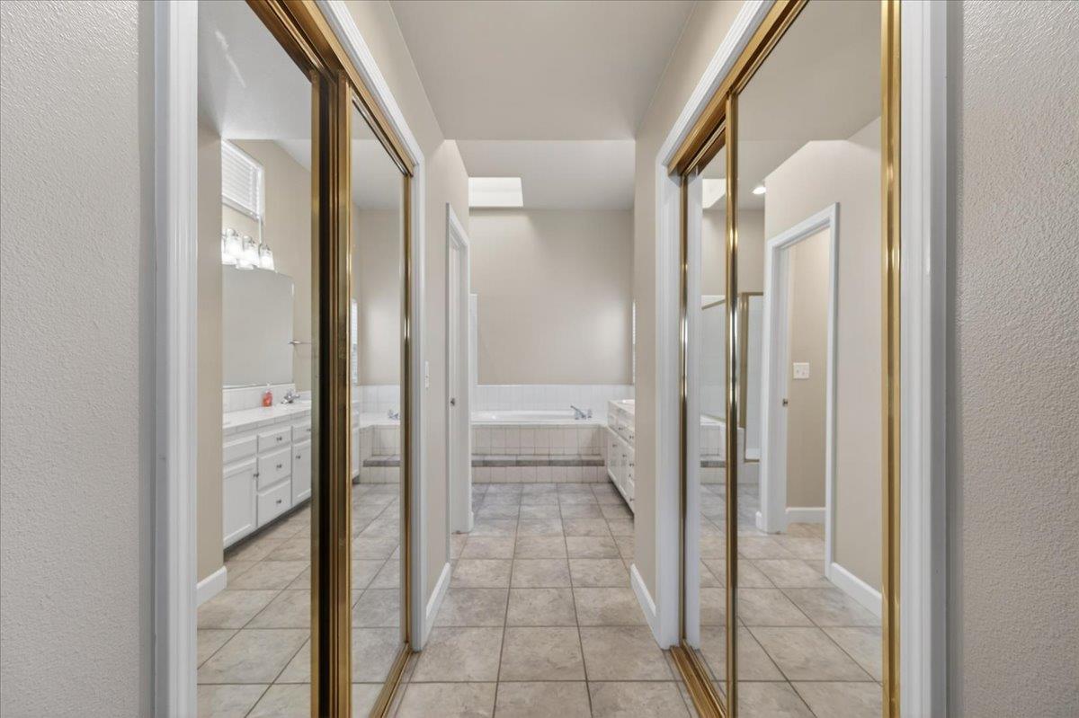 5950 W Chennault Ave, Fresno, CA 93722