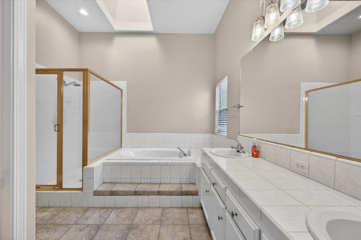 5950 W Chennault Ave, Fresno, CA 93722