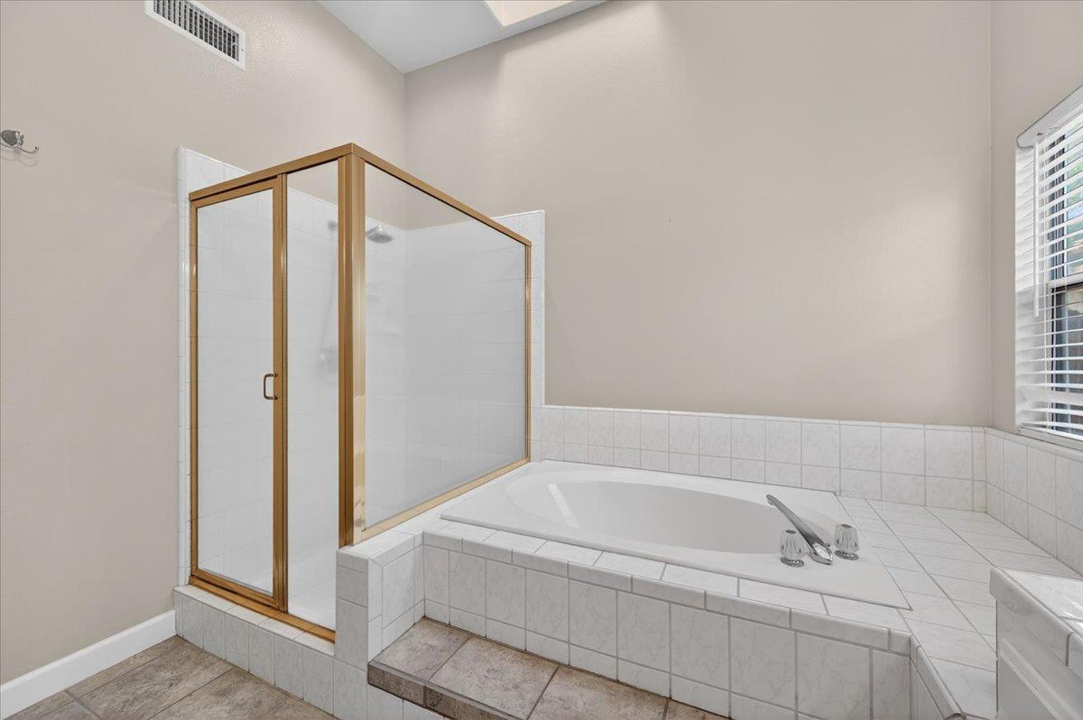 5950 W Chennault Ave, Fresno, CA 93722