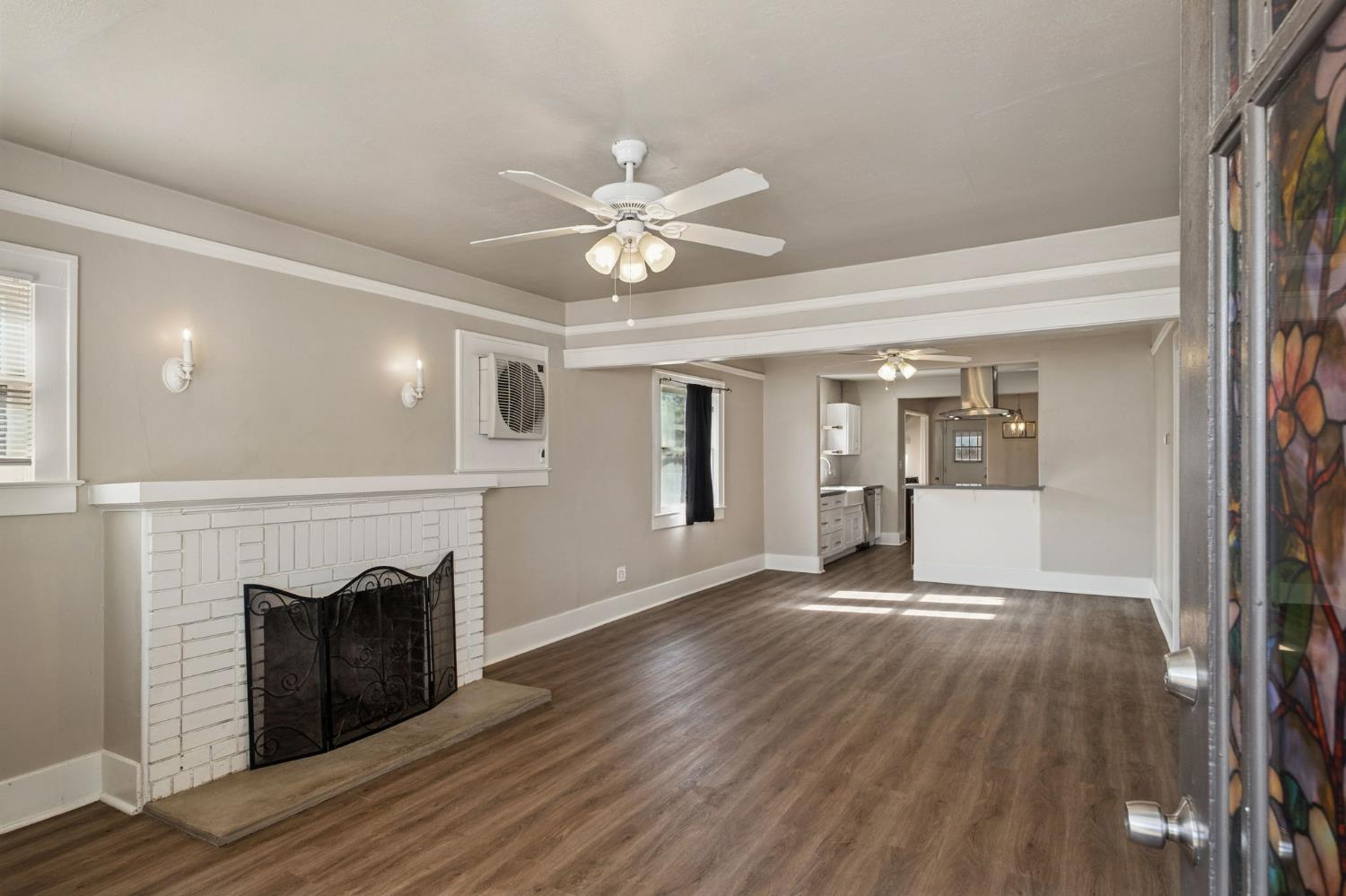 1619 N Arthur Ave, Fresno, CA 93705