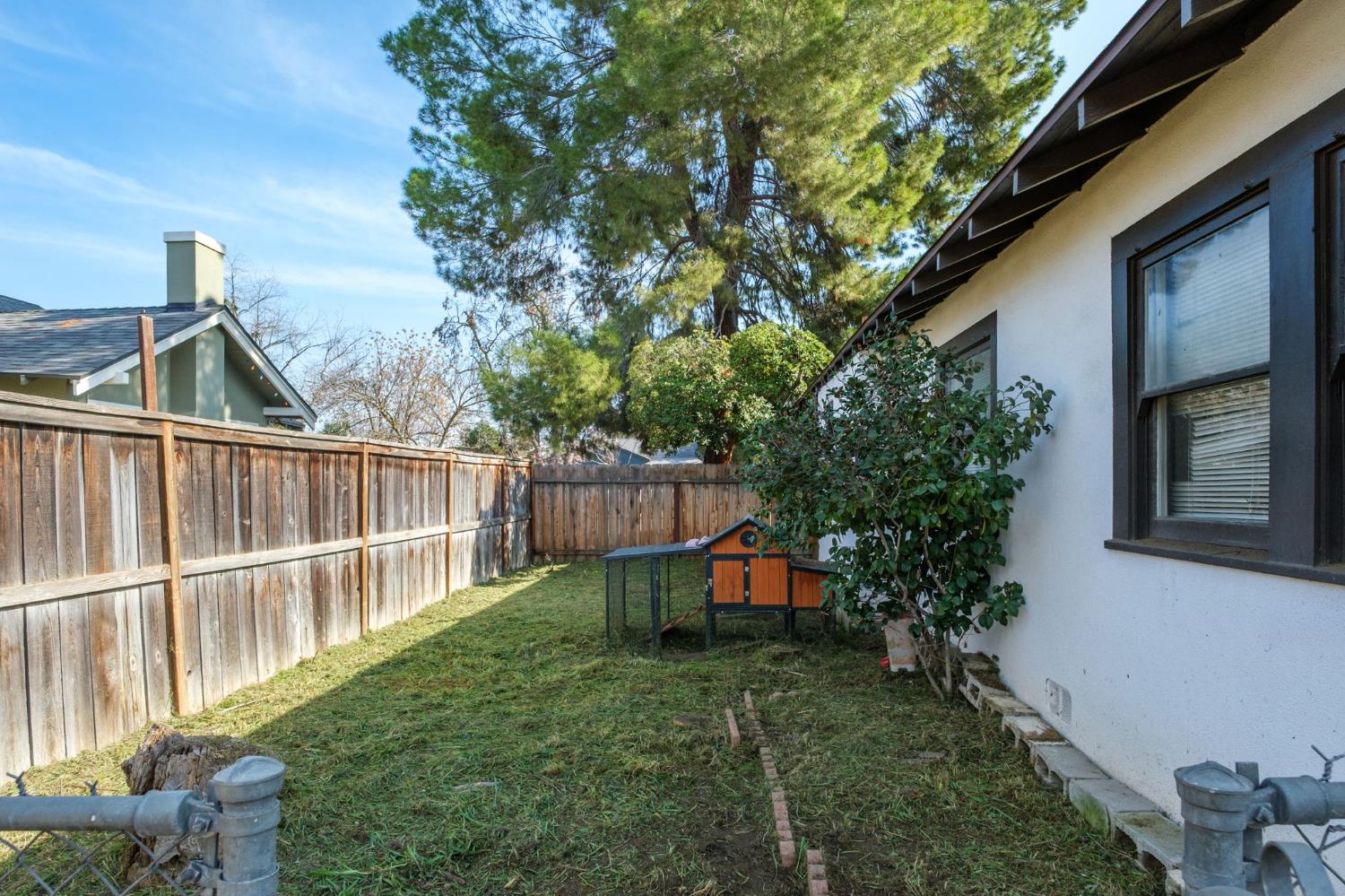 1619 N Arthur Ave, Fresno, CA 93705