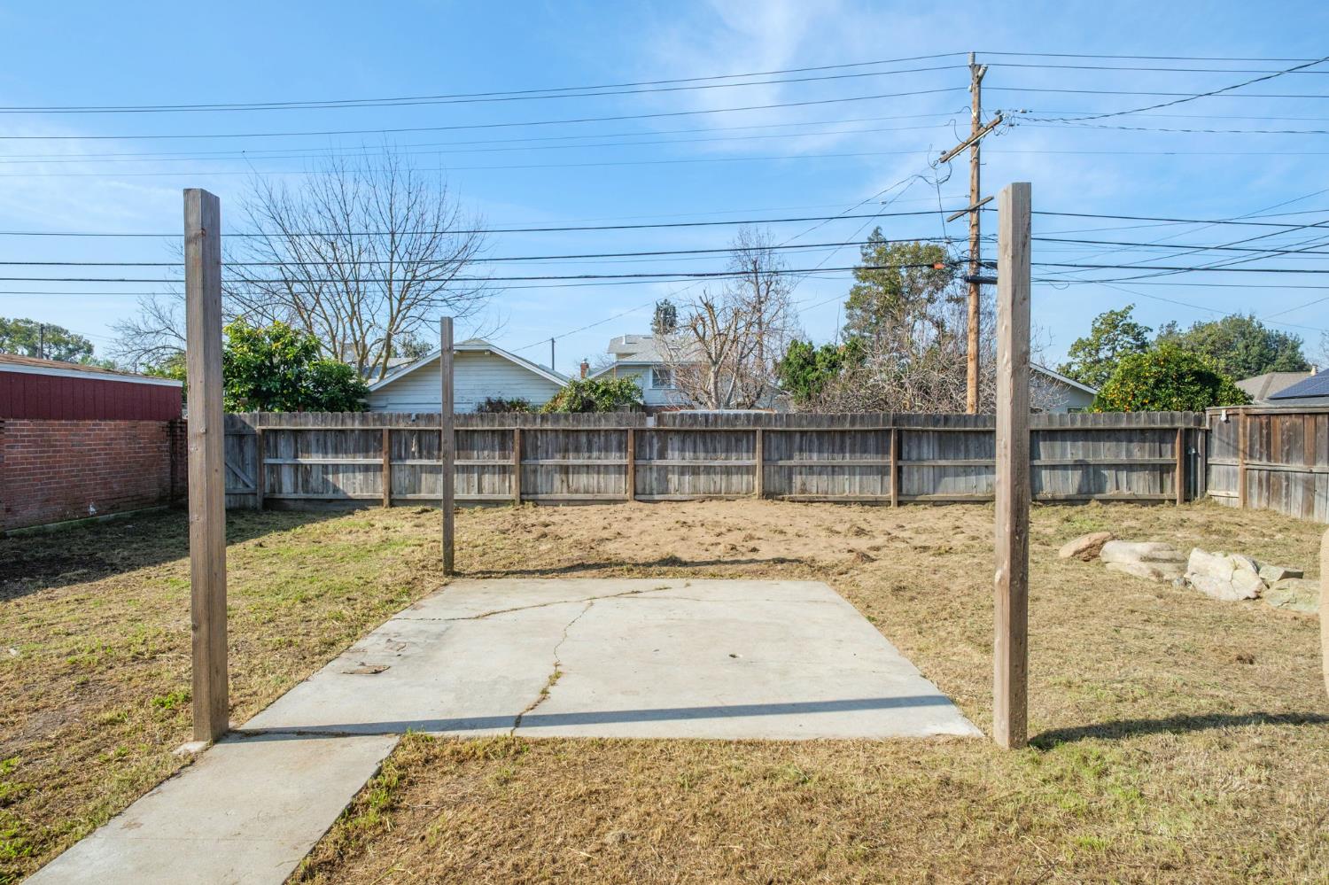 1619 N Arthur Ave, Fresno, CA 93705