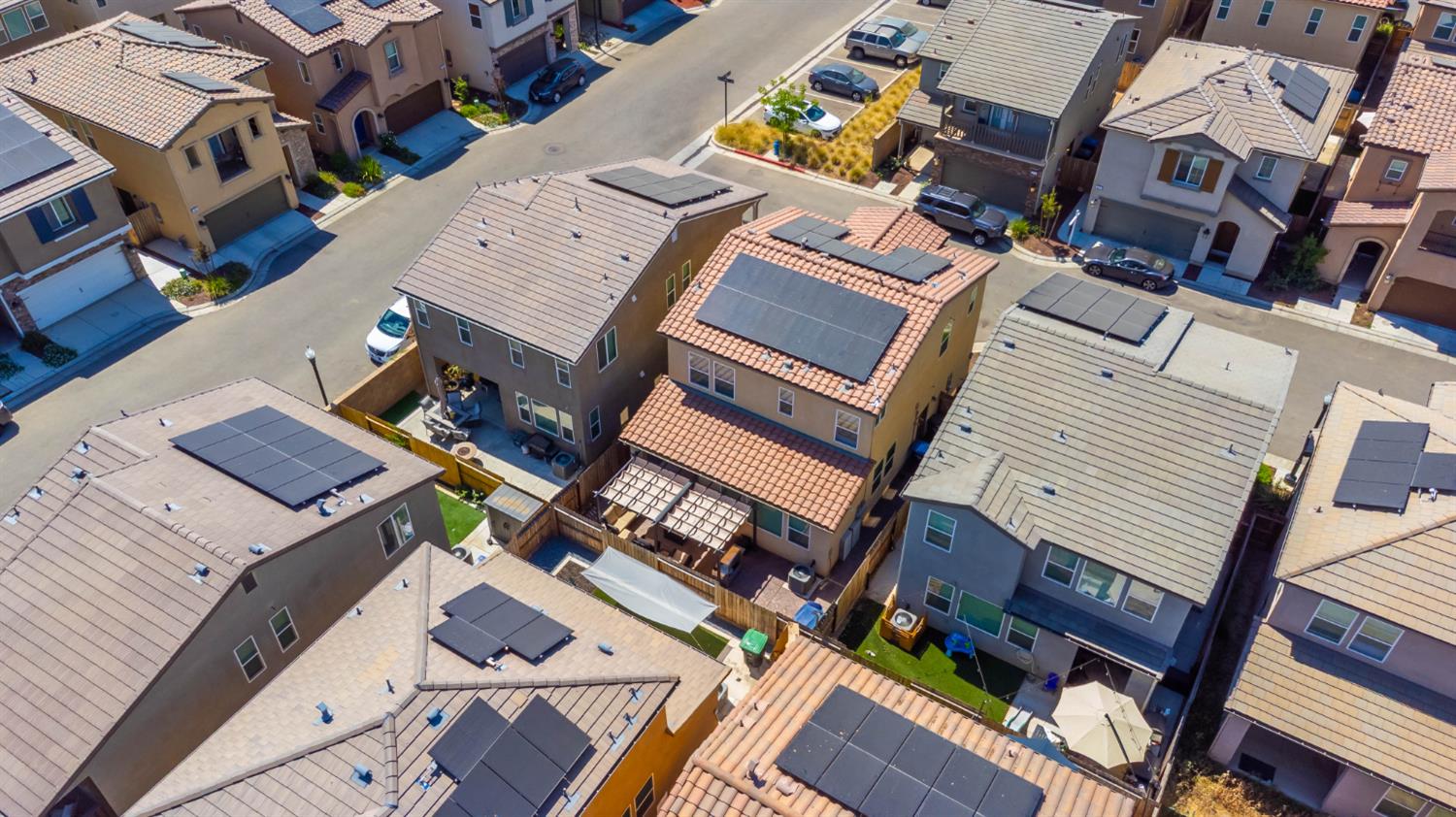 915 Winchell Way W, Madera, CA 93636