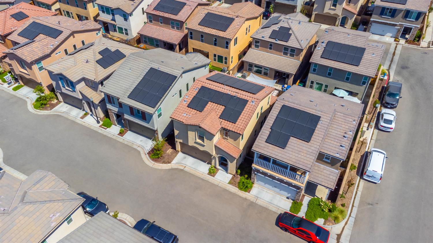 915 Winchell Way W, Madera, CA 93636