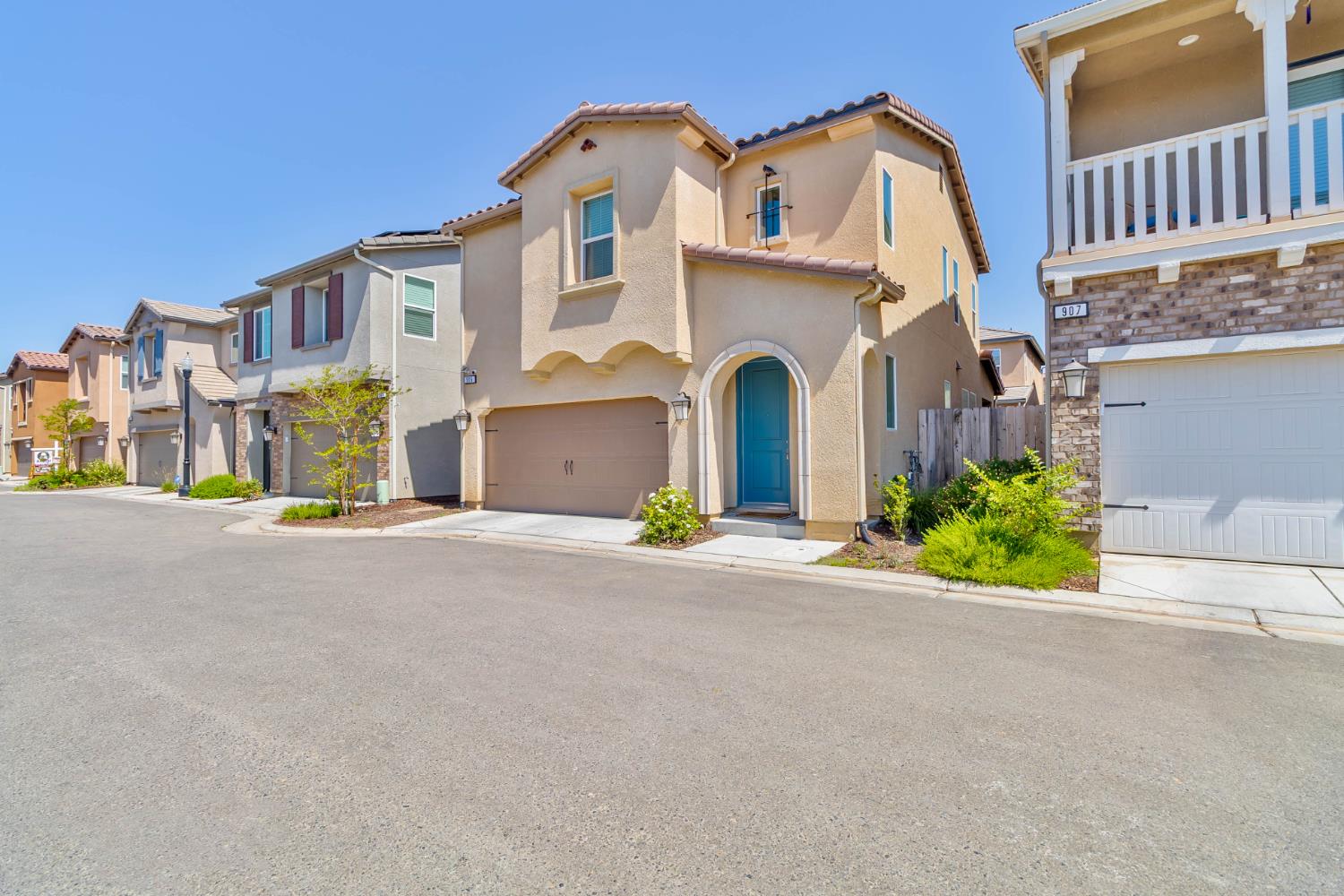 915 Winchell Way W, Madera, CA 93636