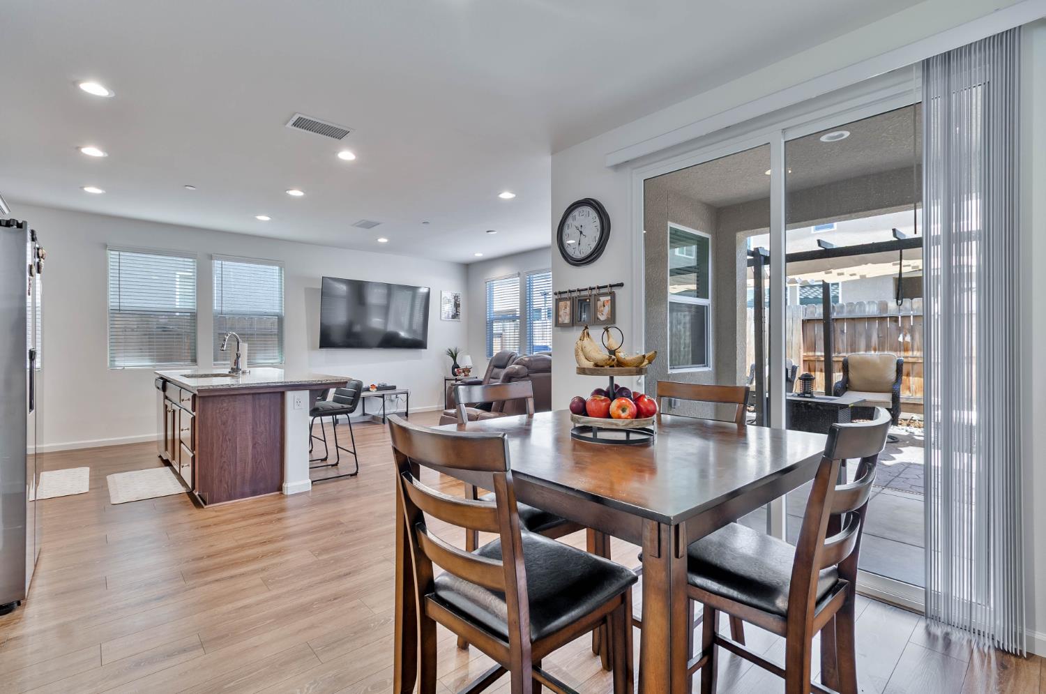 915 Winchell Way W, Madera, CA 93636