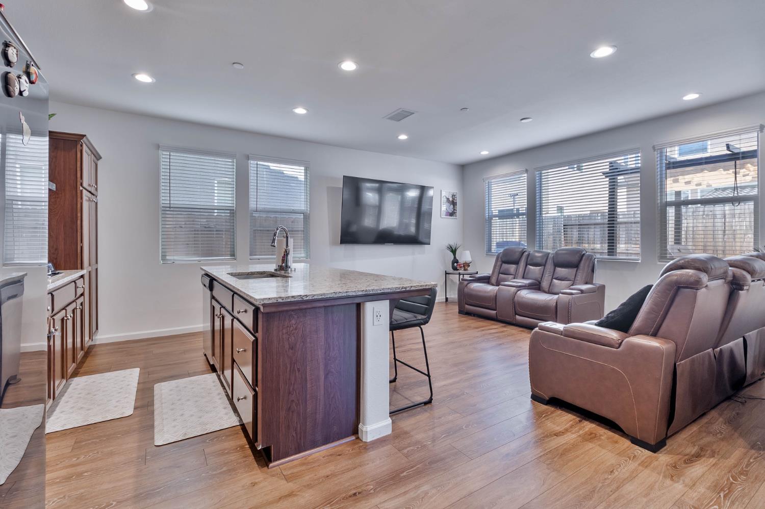 915 Winchell Way W, Madera, CA 93636