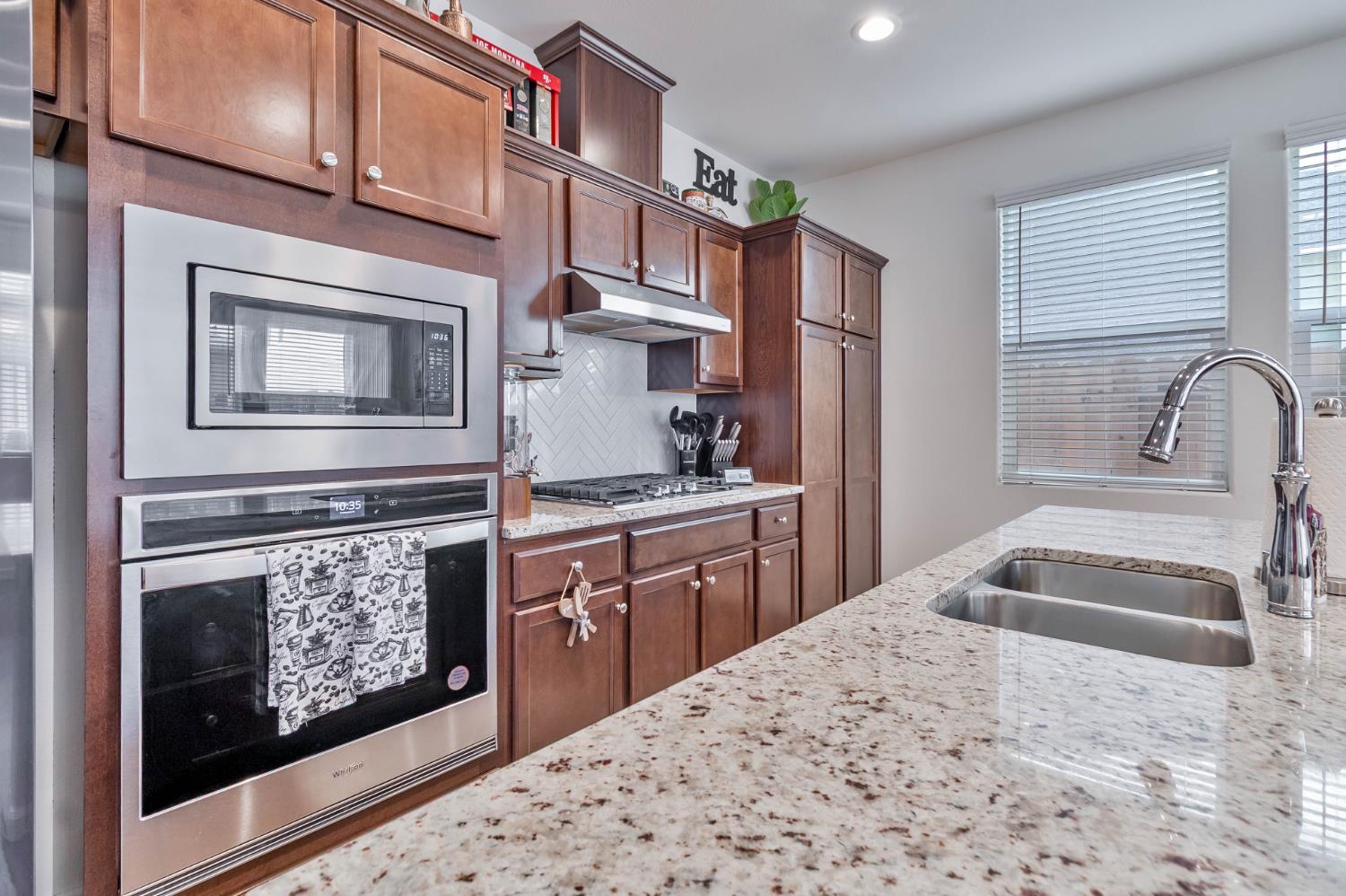 915 Winchell Way W, Madera, CA 93636