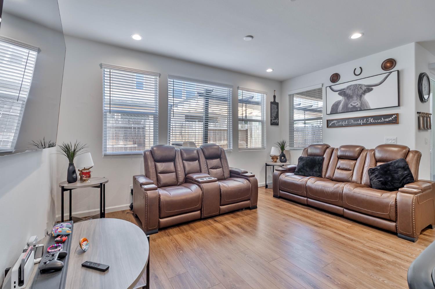 915 Winchell Way W, Madera, CA 93636