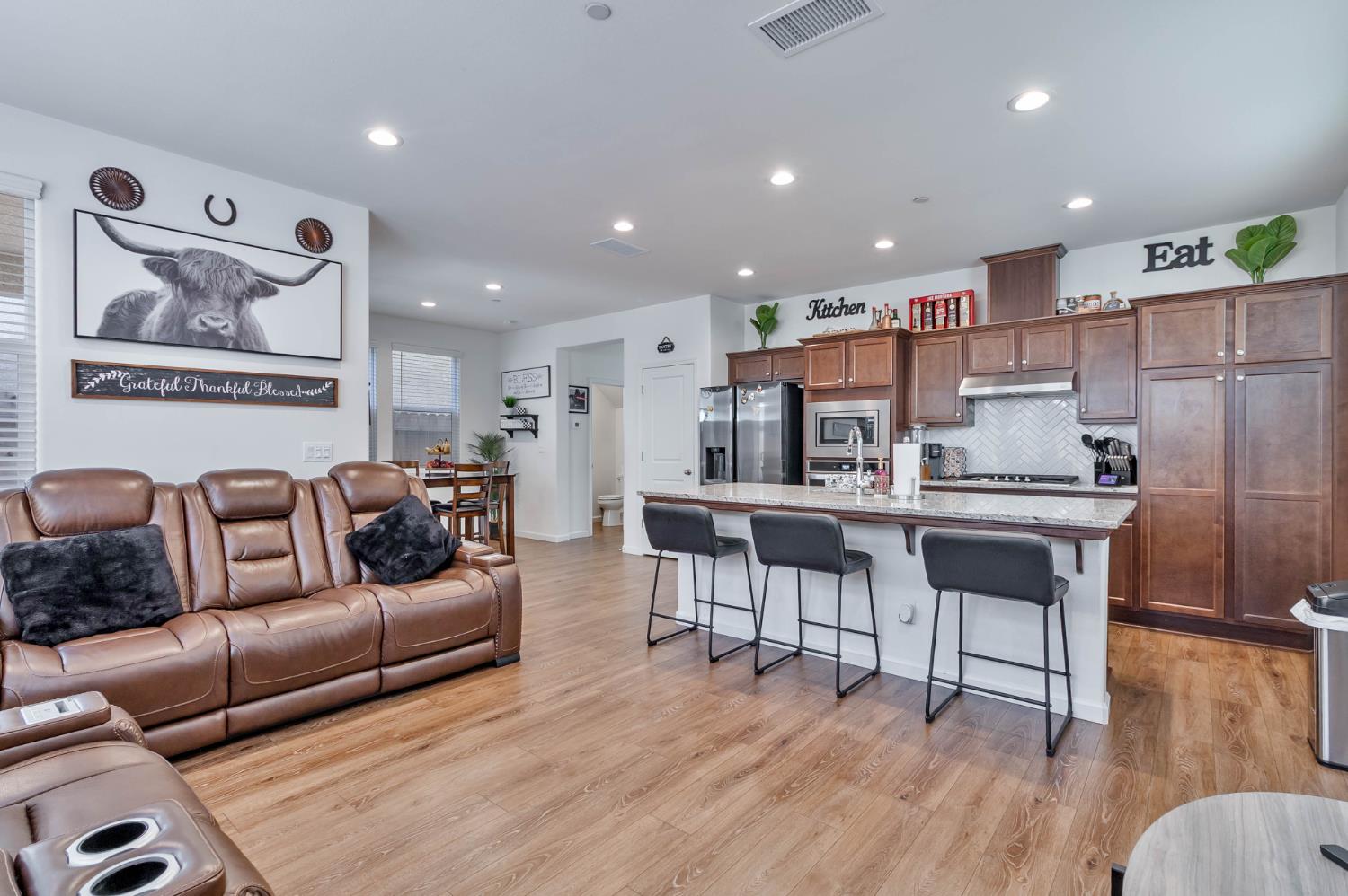 915 Winchell Way W, Madera, CA 93636