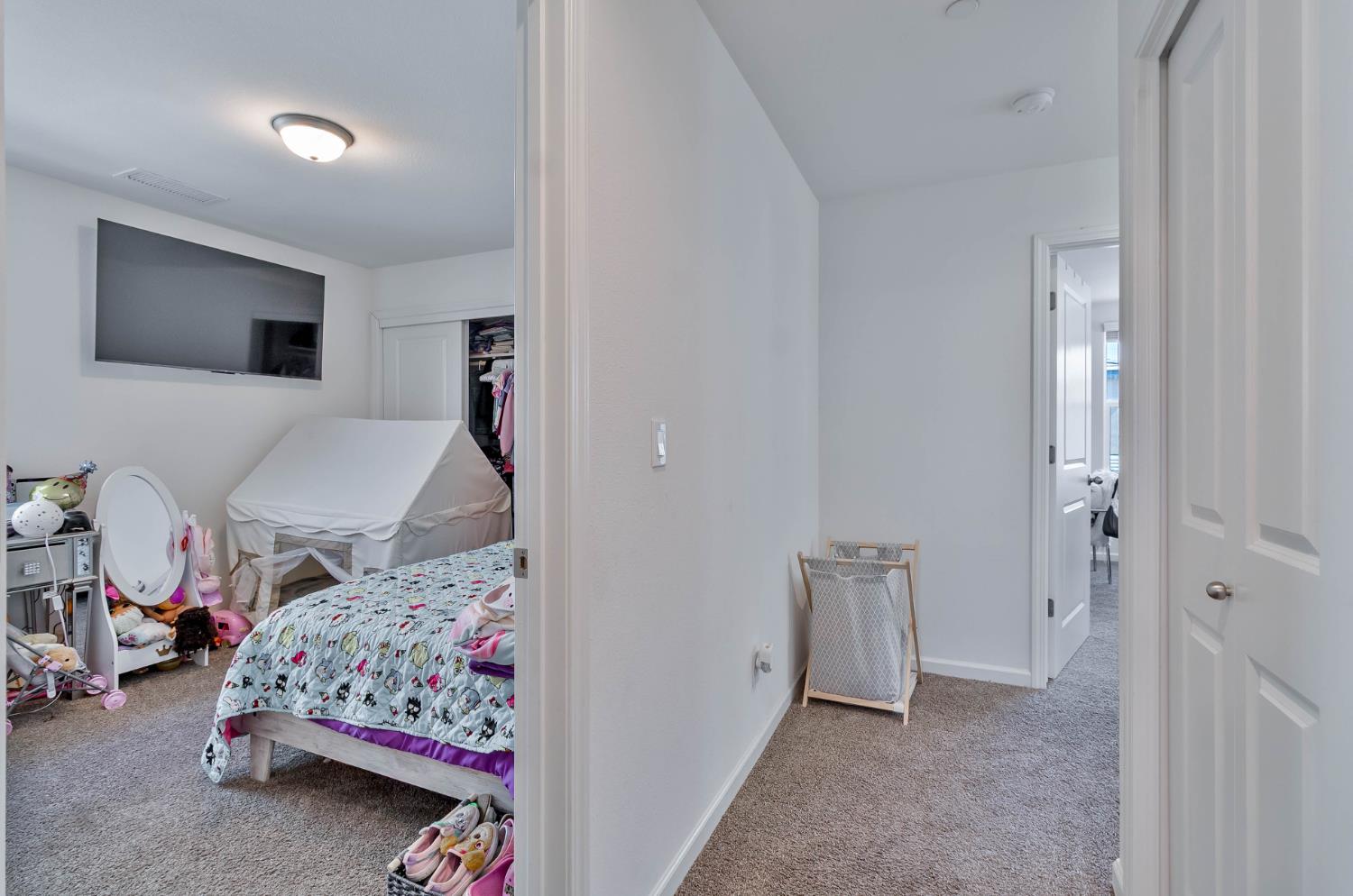 915 Winchell Way W, Madera, CA 93636