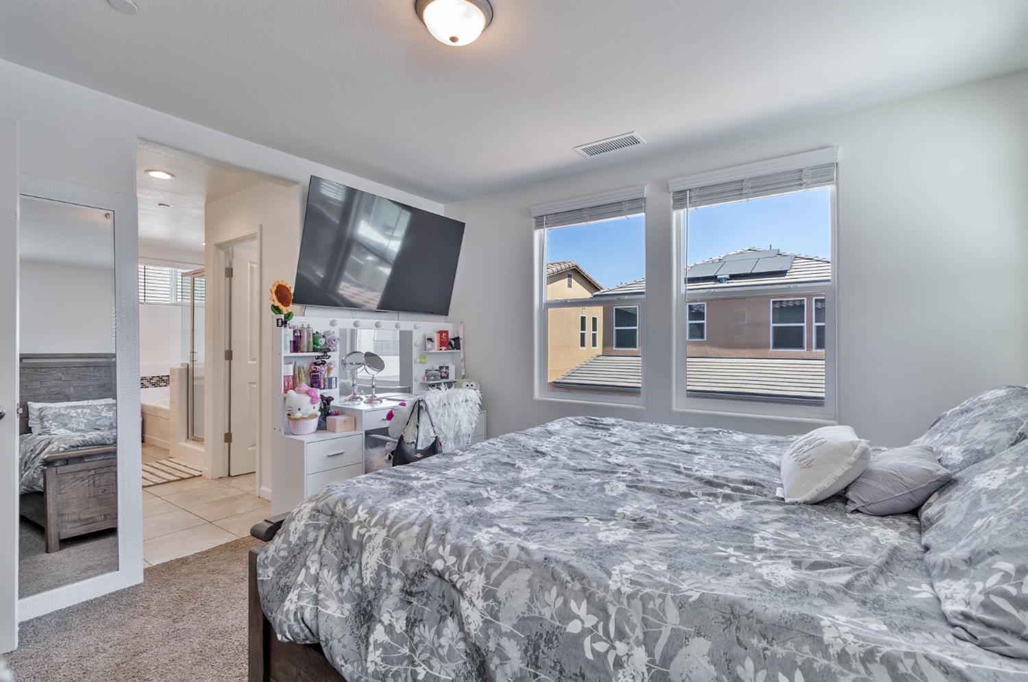 915 Winchell Way W, Madera, CA 93636