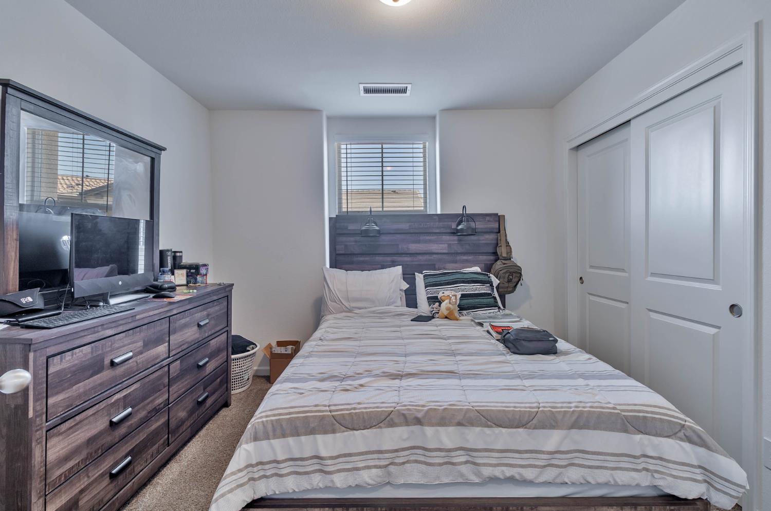 915 Winchell Way W, Madera, CA 93636