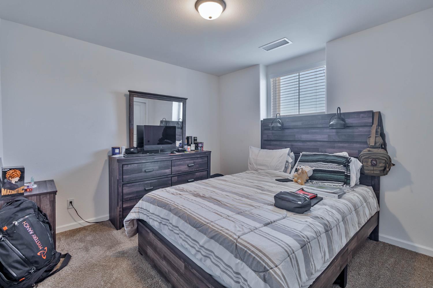 915 Winchell Way W, Madera, CA 93636