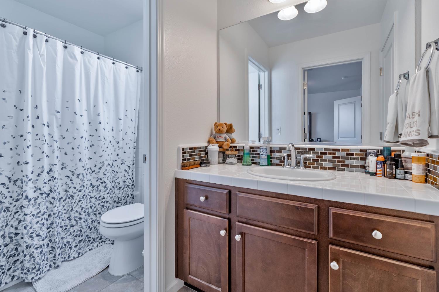 915 Winchell Way W, Madera, CA 93636