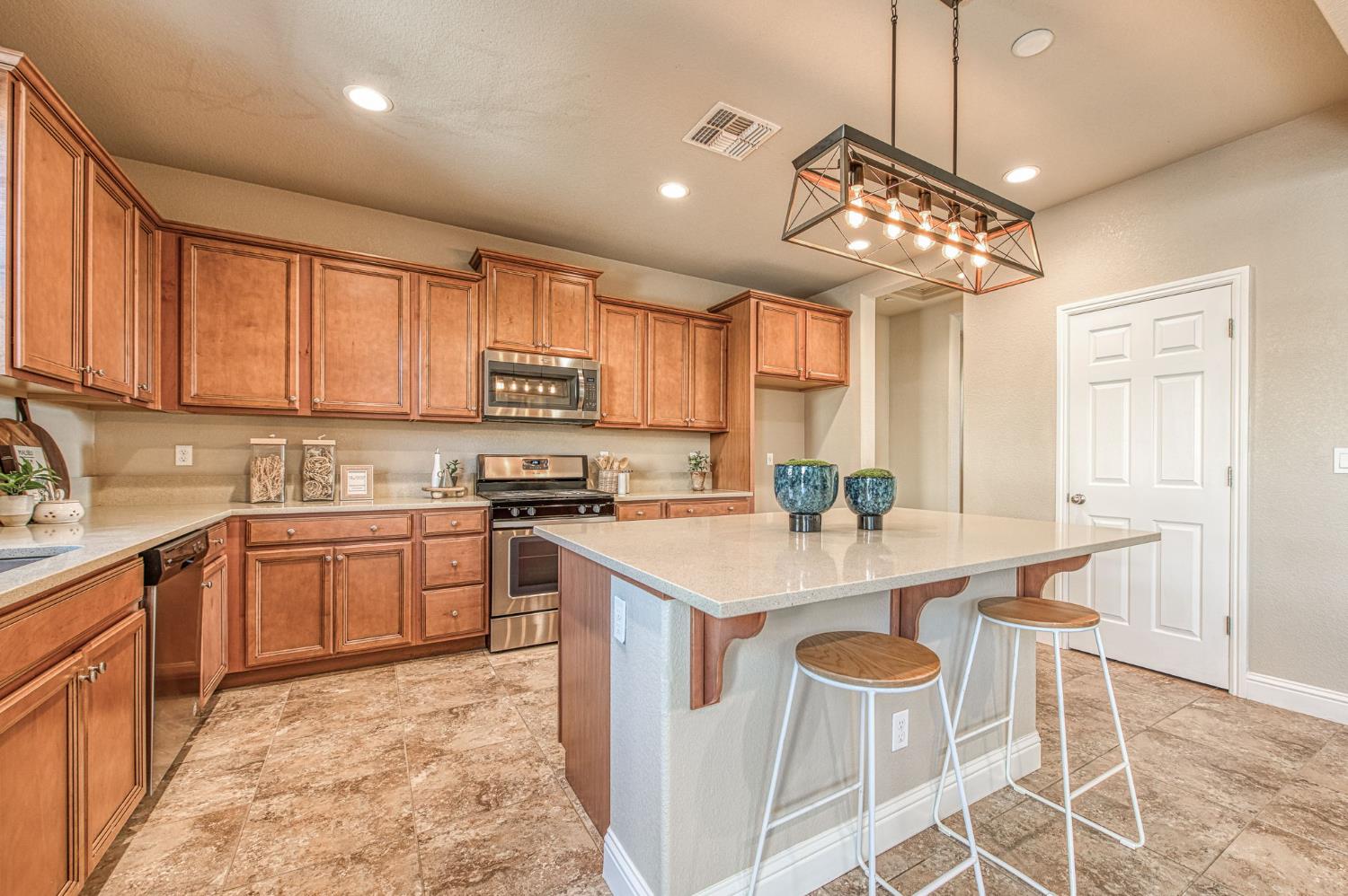 7280 E Berkeley Ave, Fresno, CA 93737