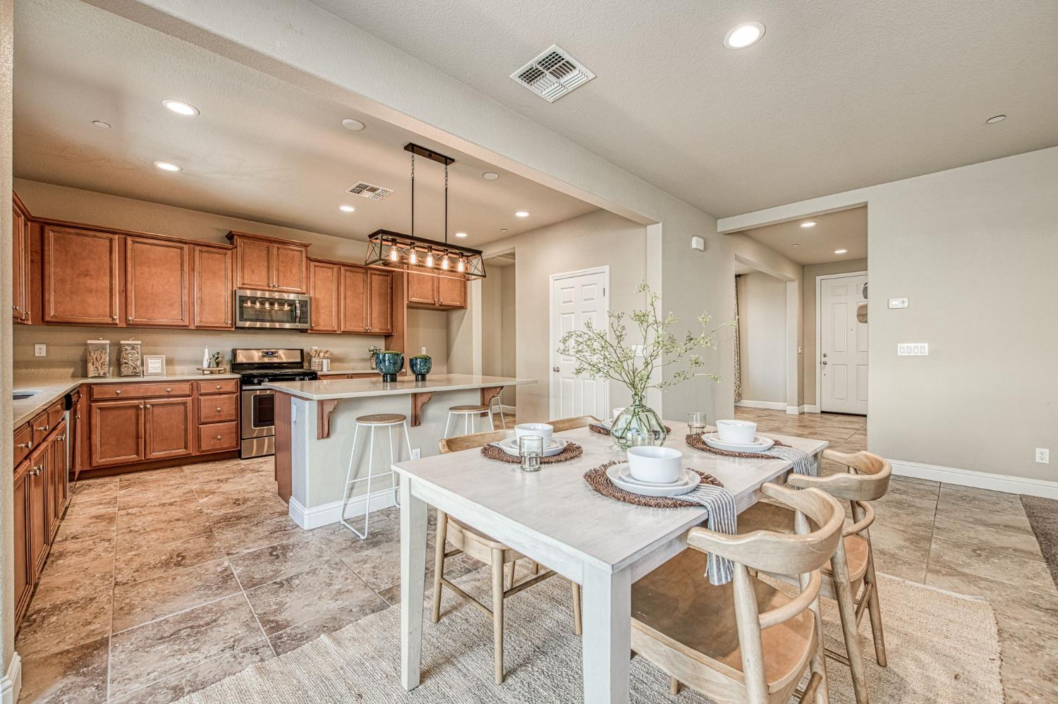 7280 E Berkeley Ave, Fresno, CA 93737